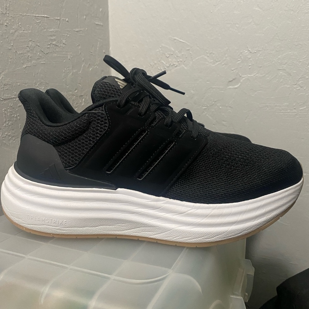 New Adidas Ultradream Black Walking Sneakers